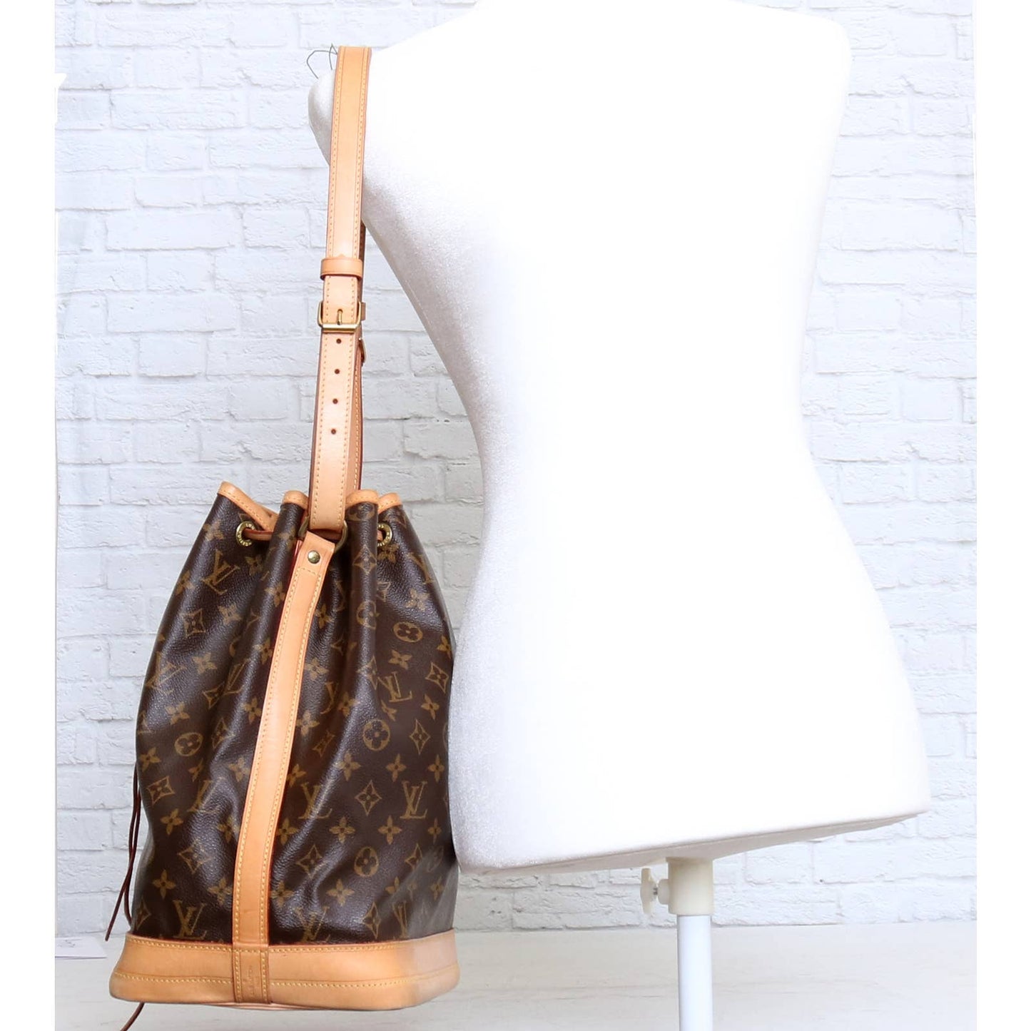 Louis Vuitton Noé Monogram Shoulder Bag Bucket Bag