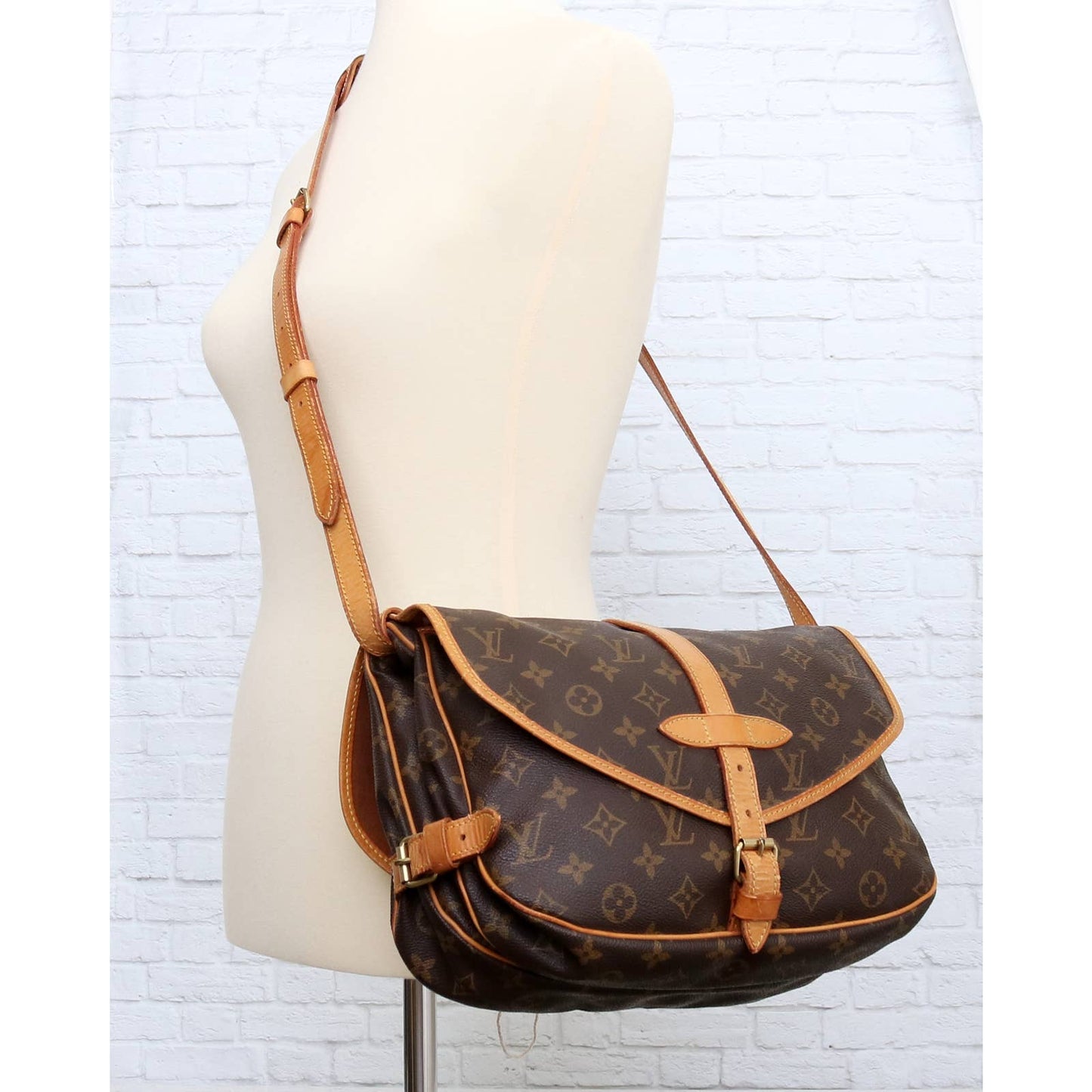 Louis Vuitton Saumur 30 Monogram Crossbody