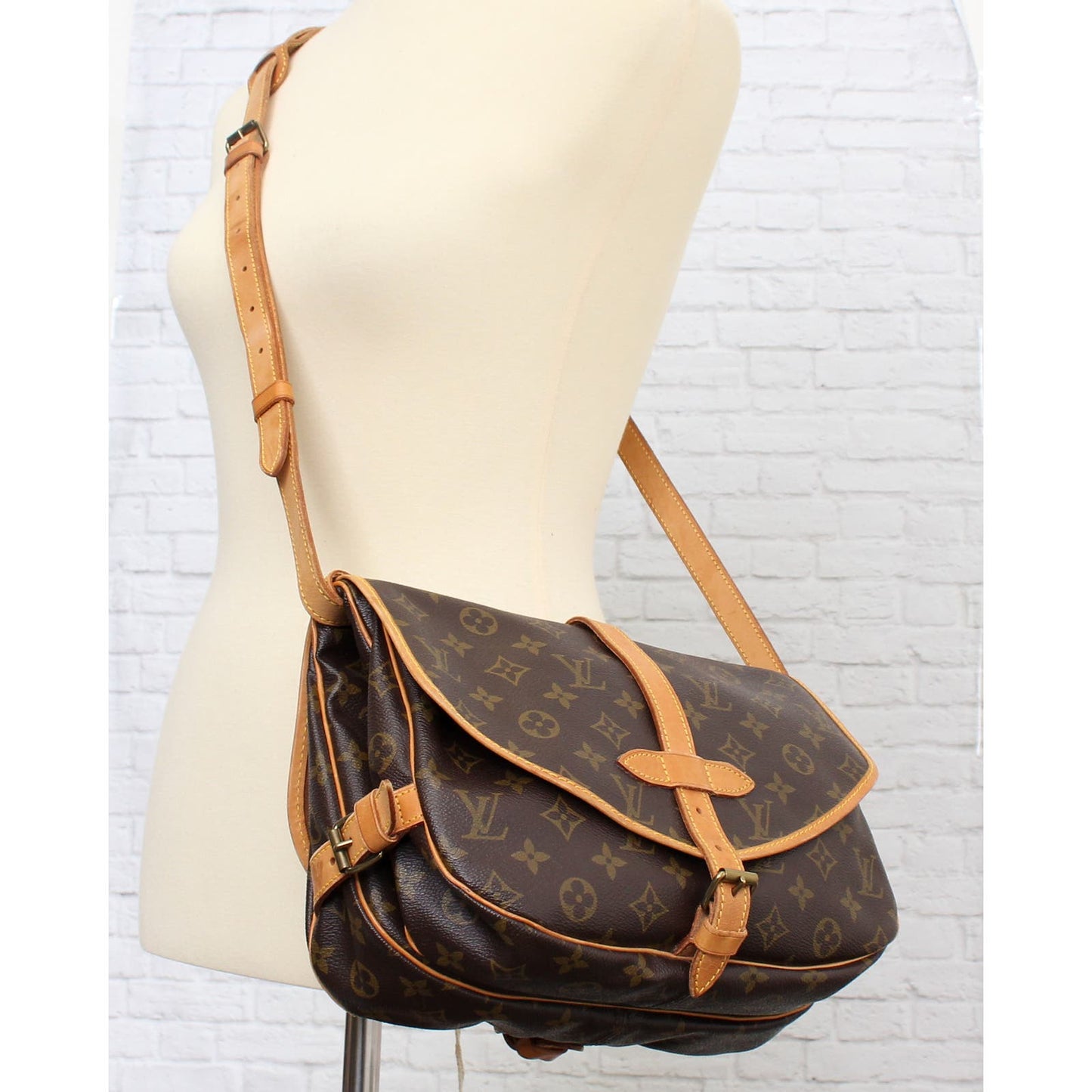 Louis Vuitton Saumur 30 Monogram Crossbody