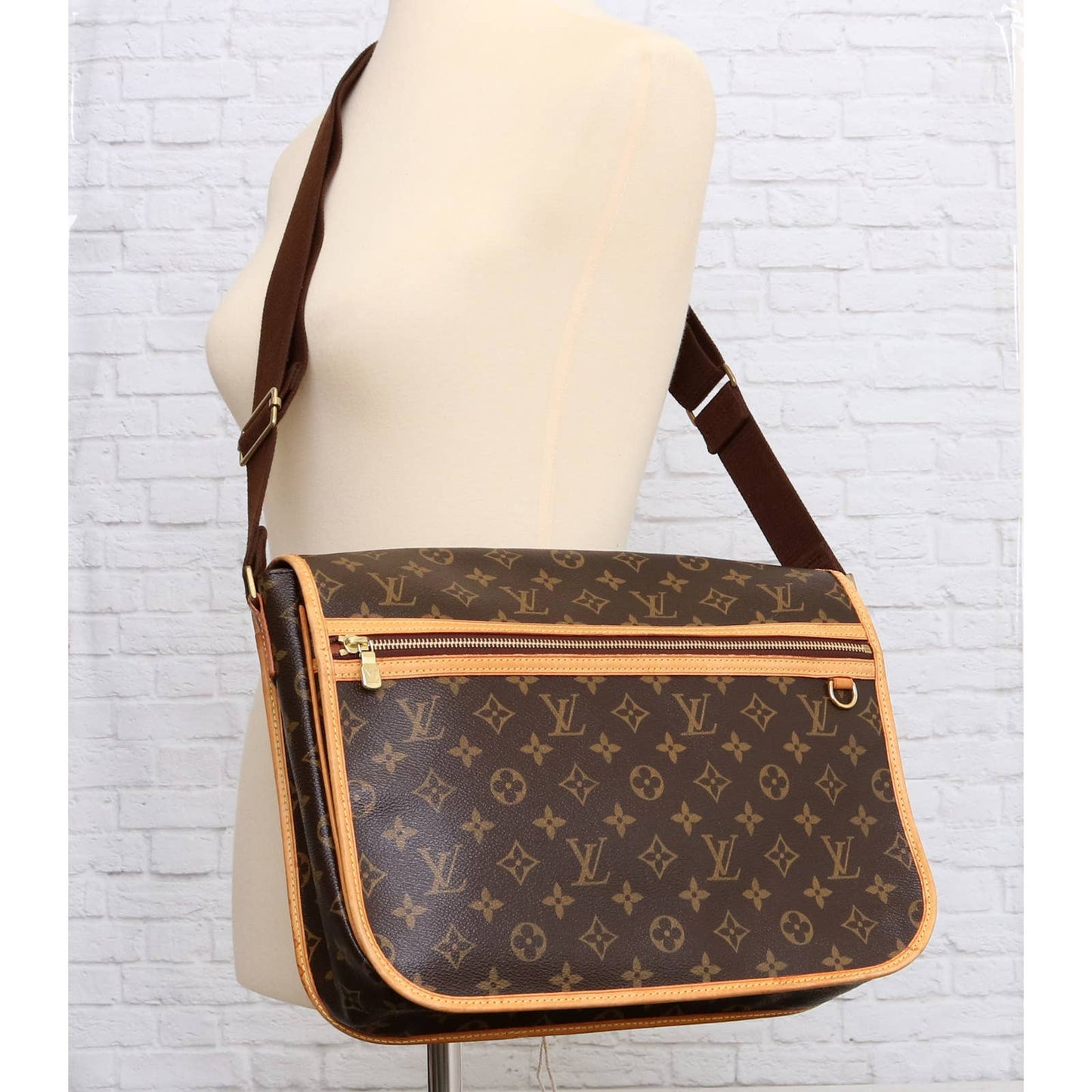 Louis Vuitton Messenger Bosphore GM Monogram Crossbody & Shoulder Bag