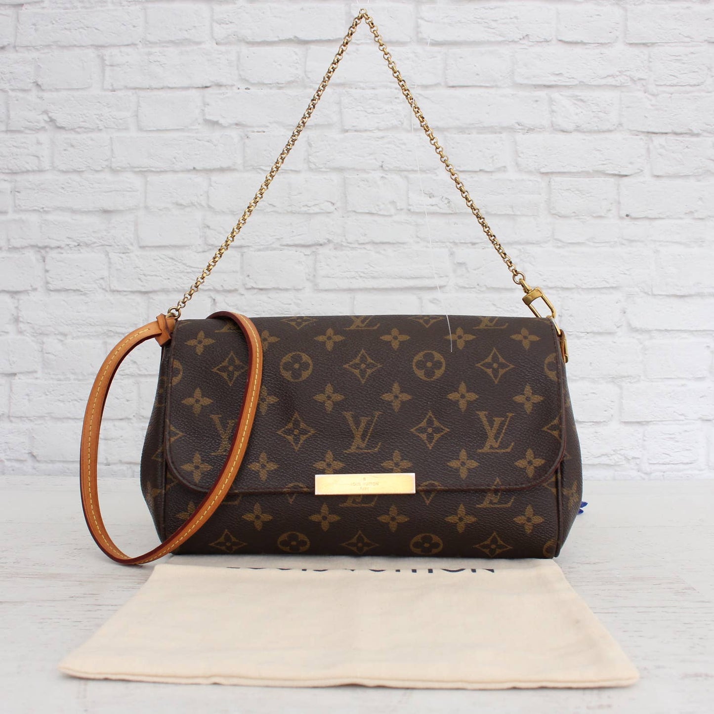 Louis Vuitton Favorite MM Monogram Crossbody & Shoulder Bag LV Purse