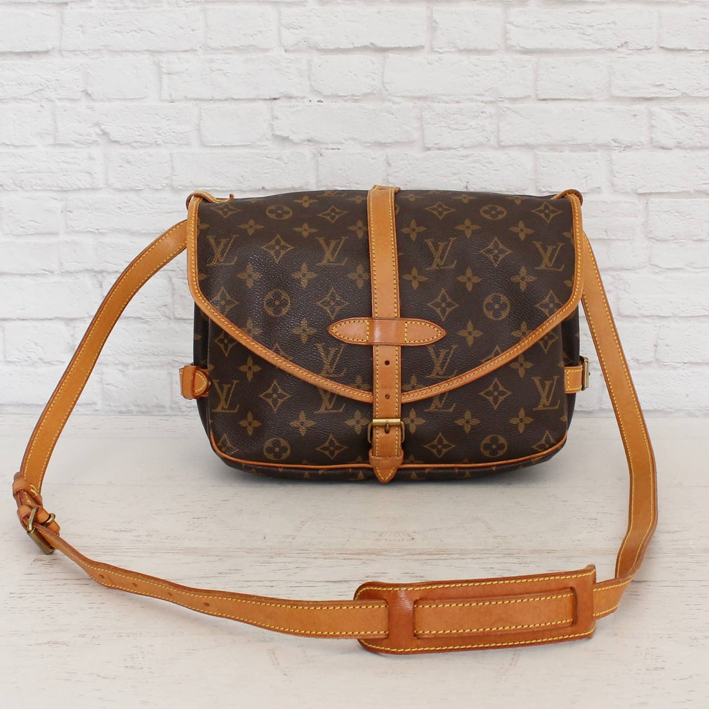 Louis Vuitton Saumur 30 Monogram Crossbody & Shoulder Bag