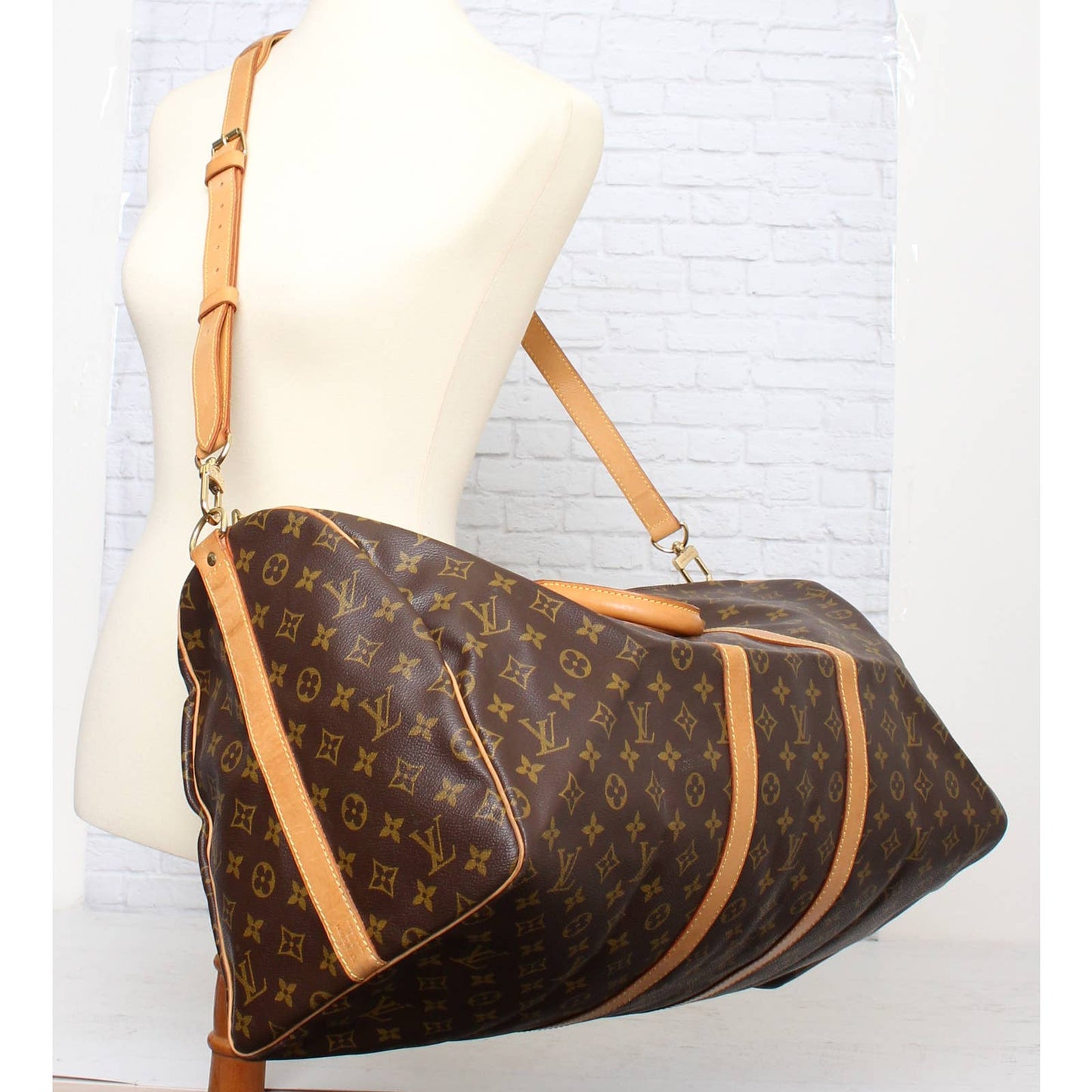 Louis Vuitton Keepall Bandouliere 55 Monogram Duffle Luggage Bag