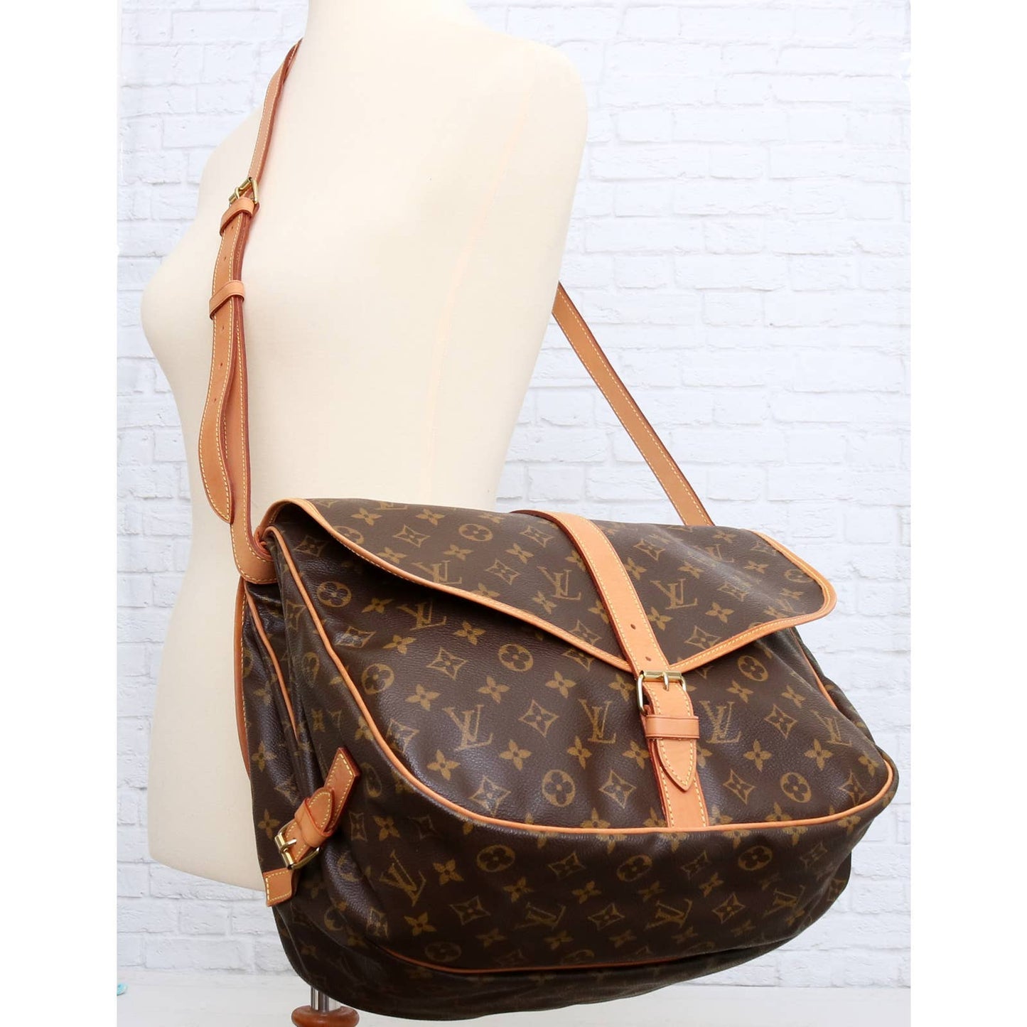 Louis Vuitton Saumur 35 Monogram Crossbody