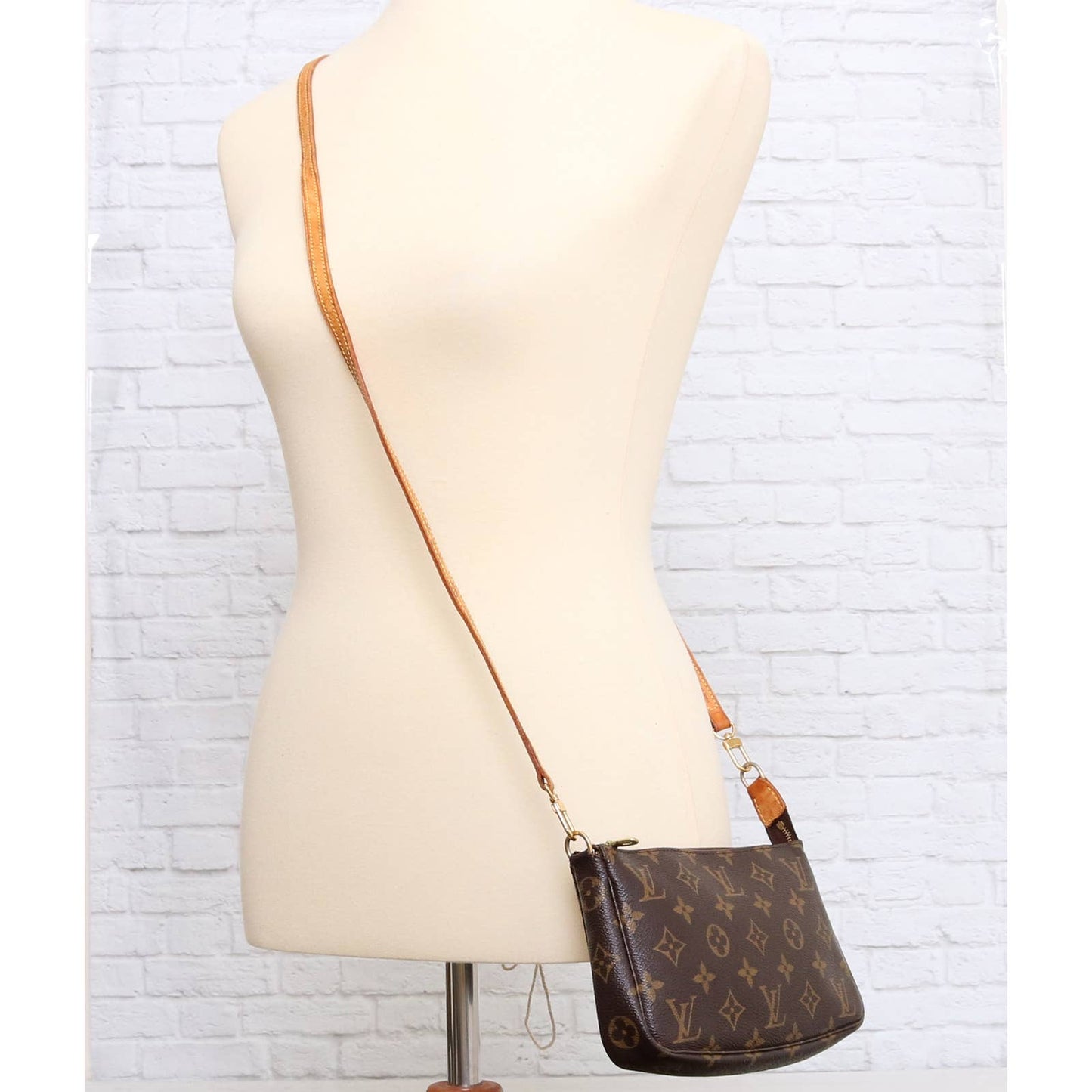 Louis Vuitton Pochette Accessoires Monogram Crossbody