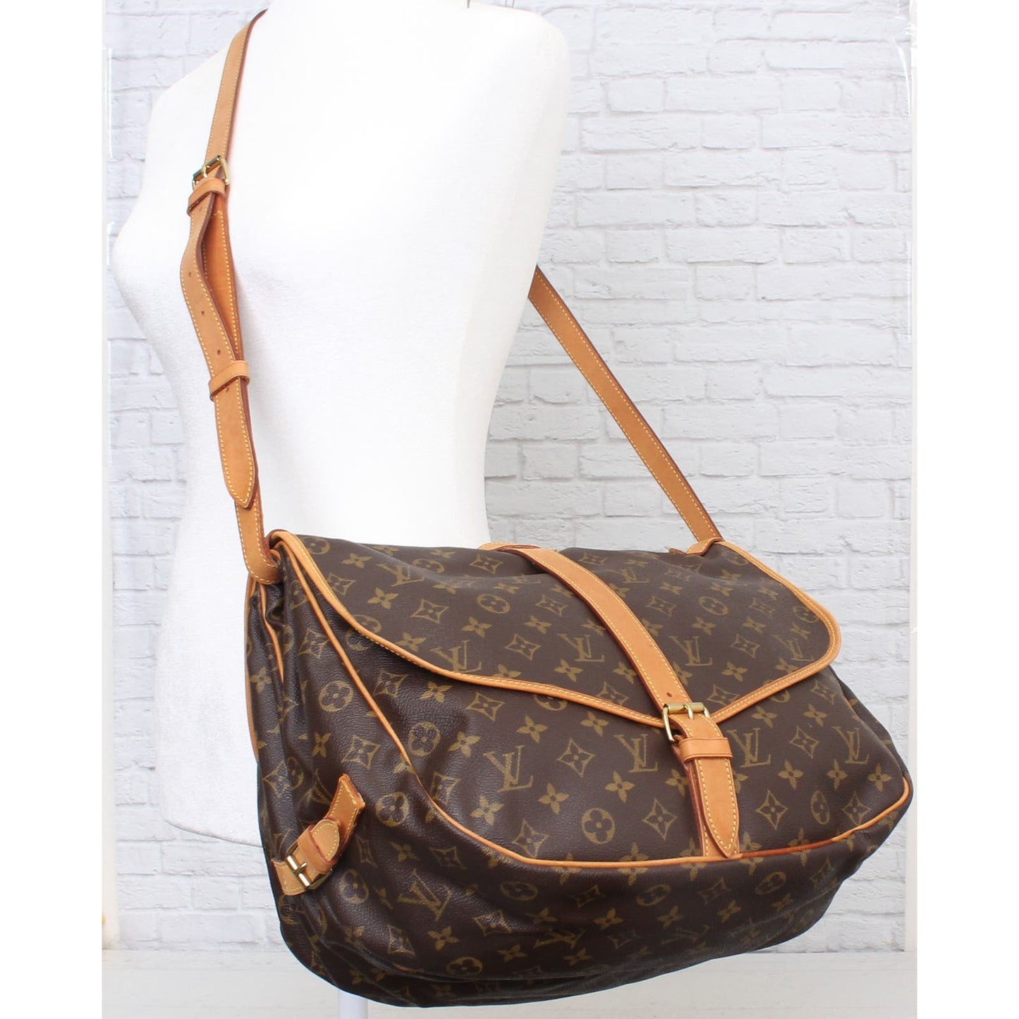 Louis Vuitton Saumur 35 Monogram Crossbody