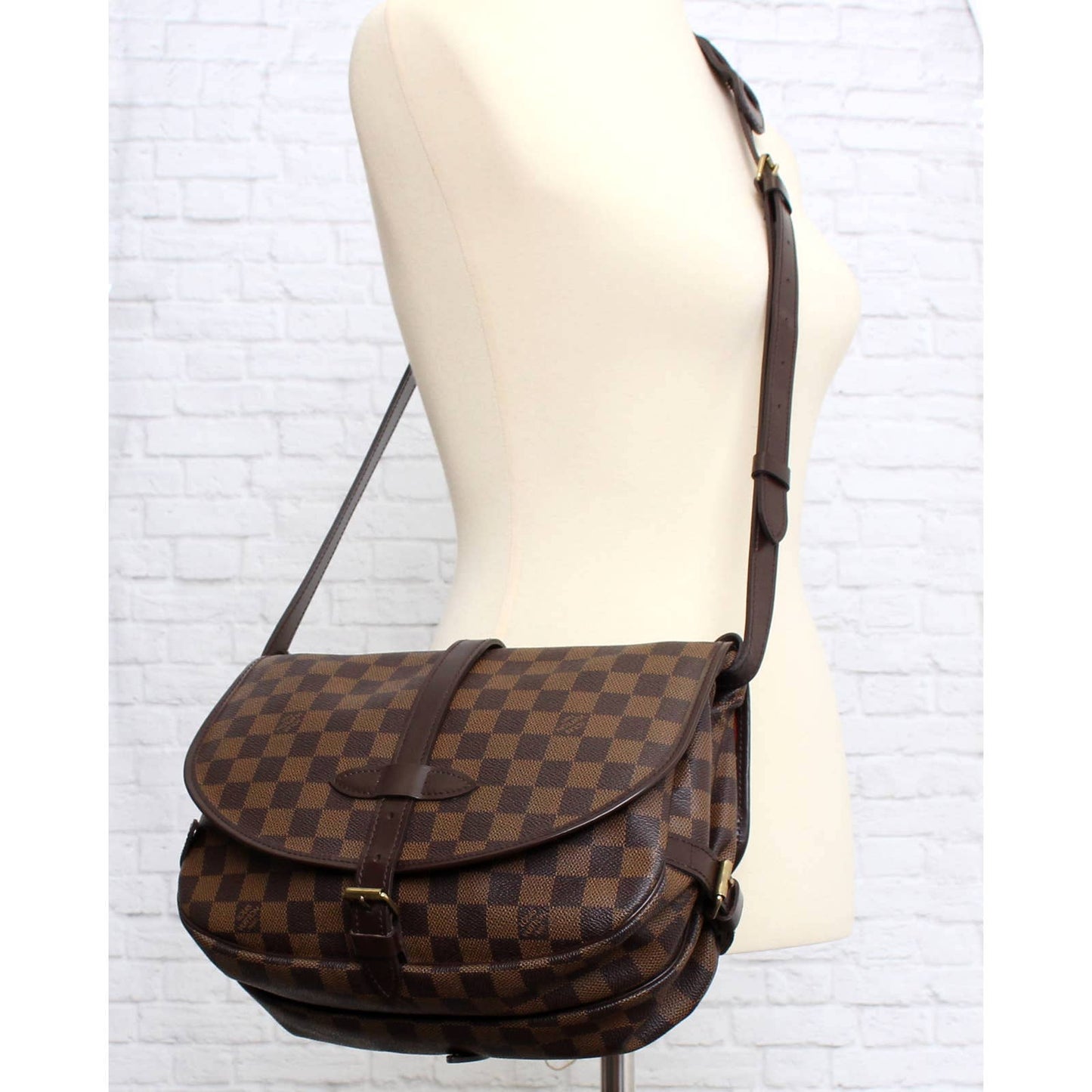 Louis Vuitton Saumur 30 Damier Ebene Crossbody