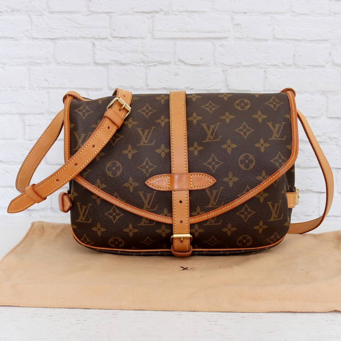 Louis Vuitton Saumur 30 Monogram Crossbody Canvas Handbag Messenger LV