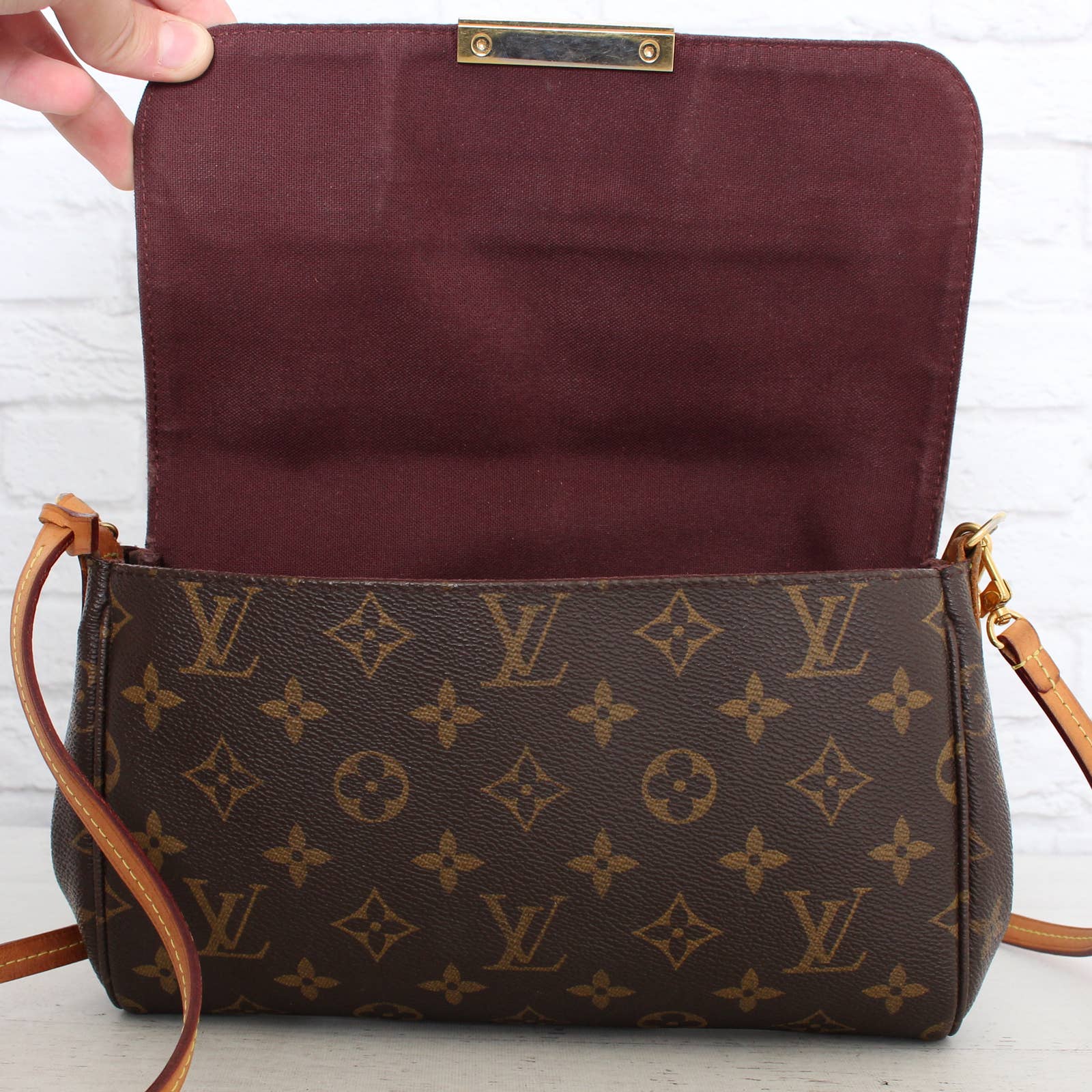Louis Vuitton Favorite MM Monogram Crossbody Shoulder Bag LV