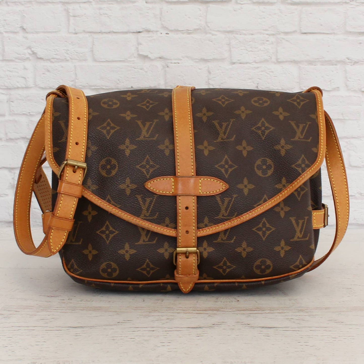 Louis Vuitton Saumur 30 Monogram Crossbody & Shoulder Bag