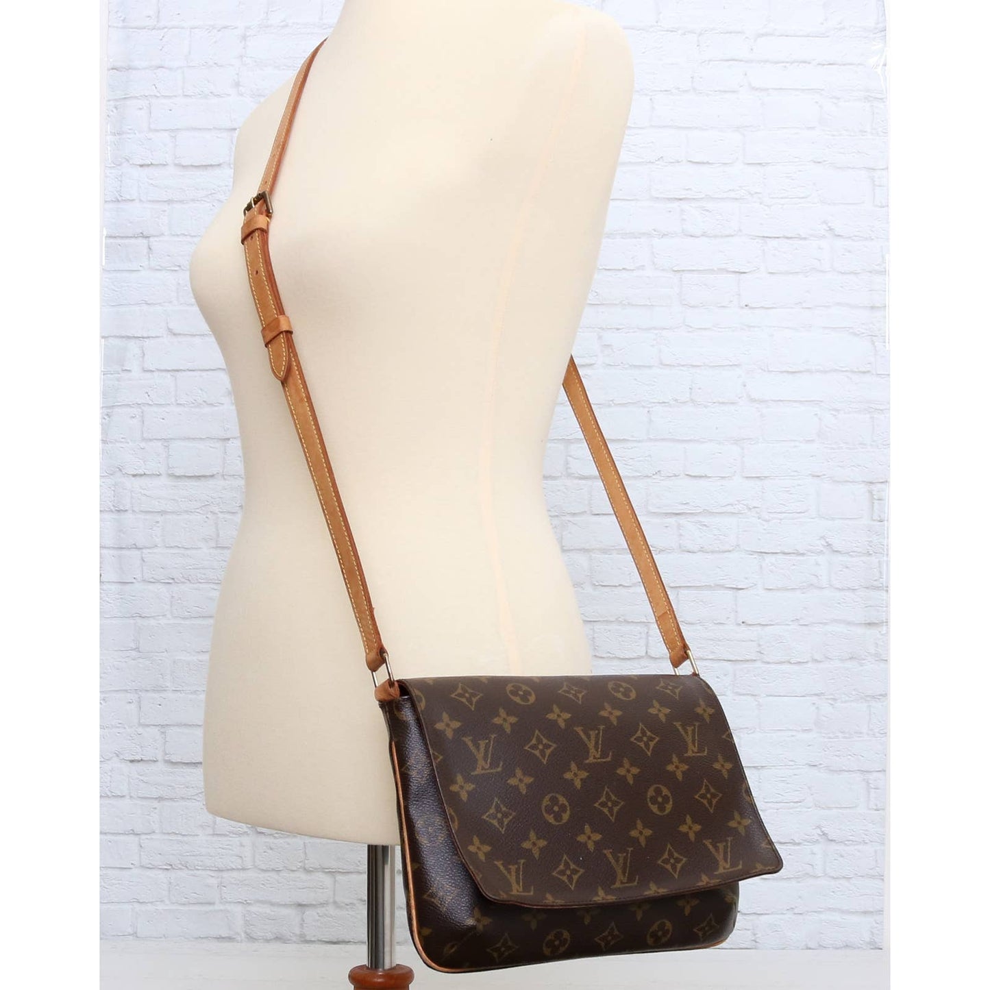 Louis Vuitton Musette Tango Long Crossbody Monogram