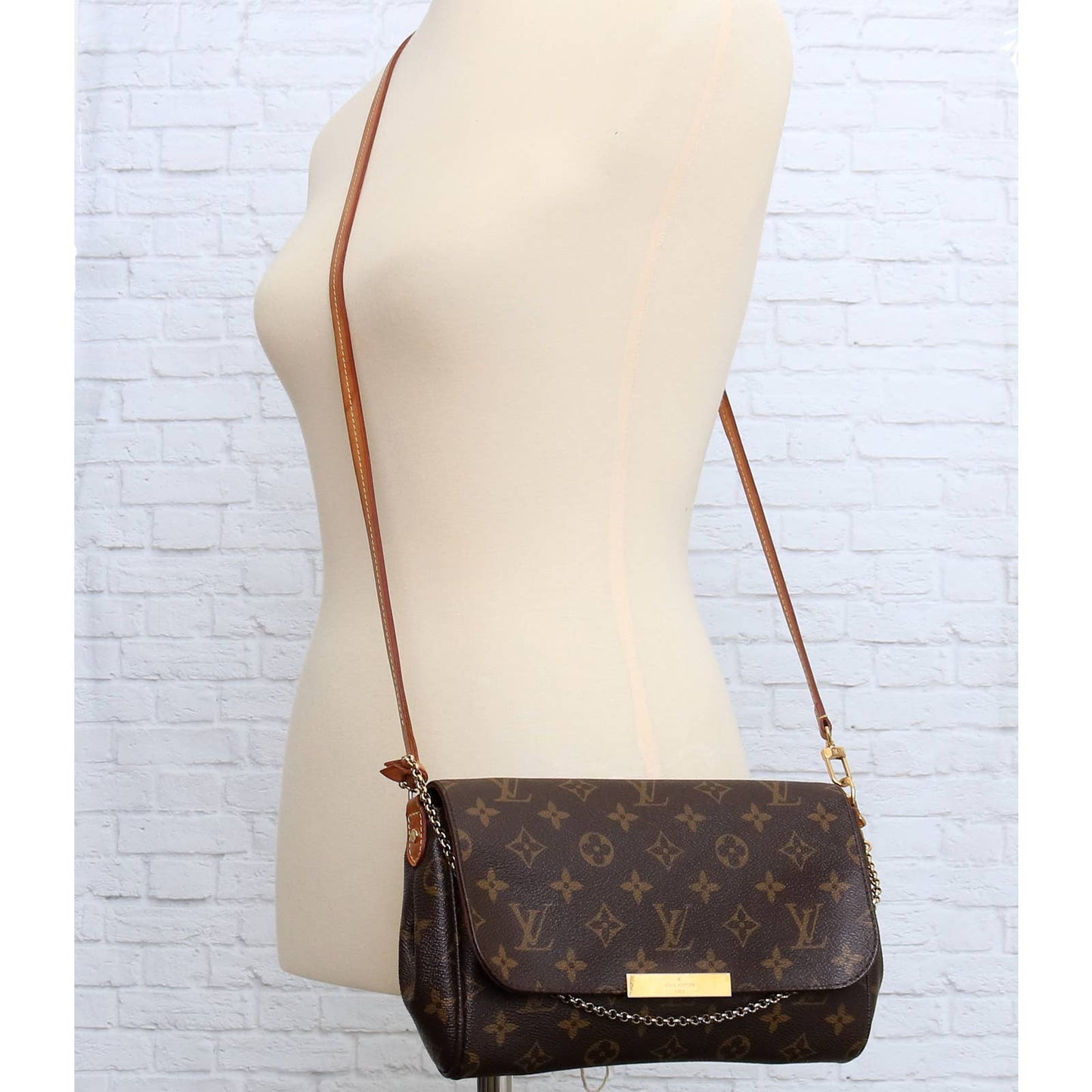 Louis Vuitton Favorite PM Monogram Crossbody & Shoulder Bag