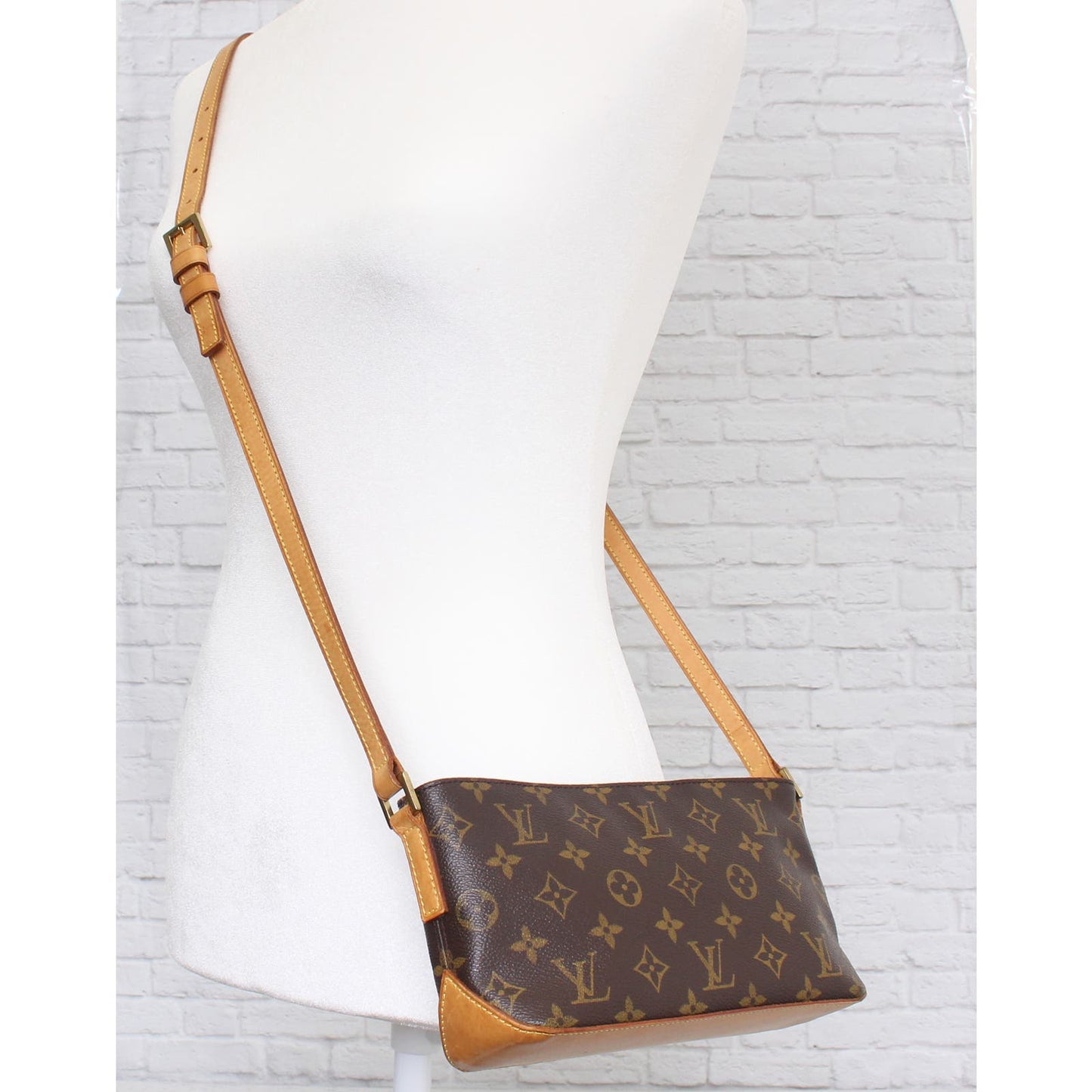 Louis Vuitton Trotteur Monogram Crossbody