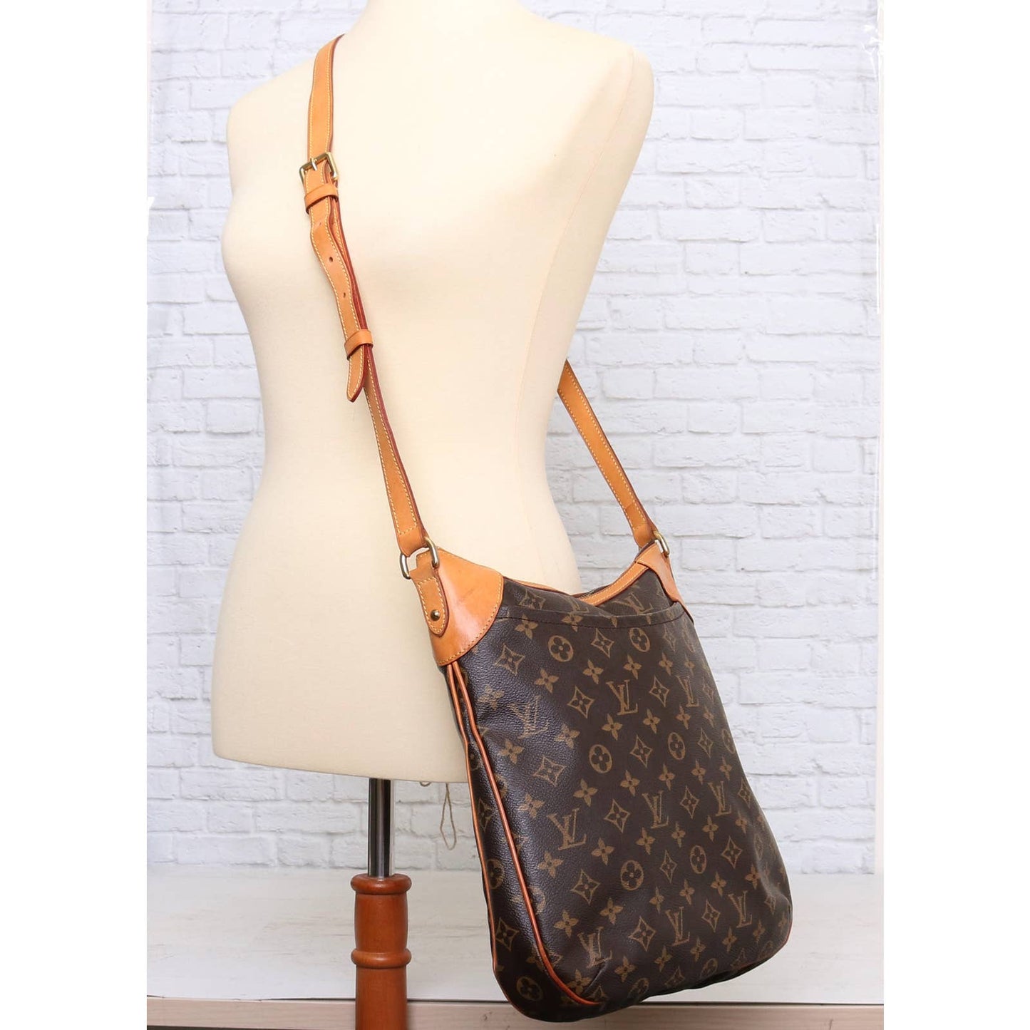 Louis Vuitton Odeon MM Monogram Crossbody & Shoulder Bag