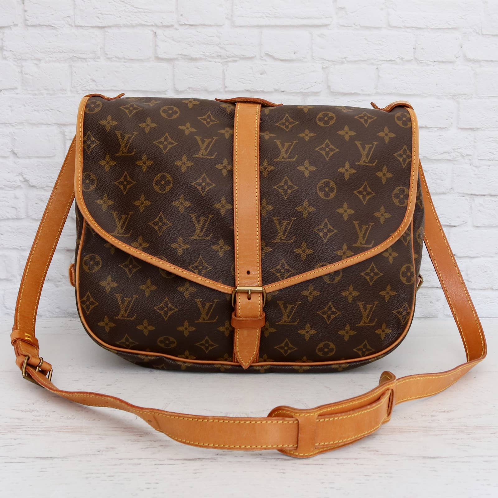 Louis Vuitton Saumur 35 Monogram Crossbody Canvas Messenger Purse