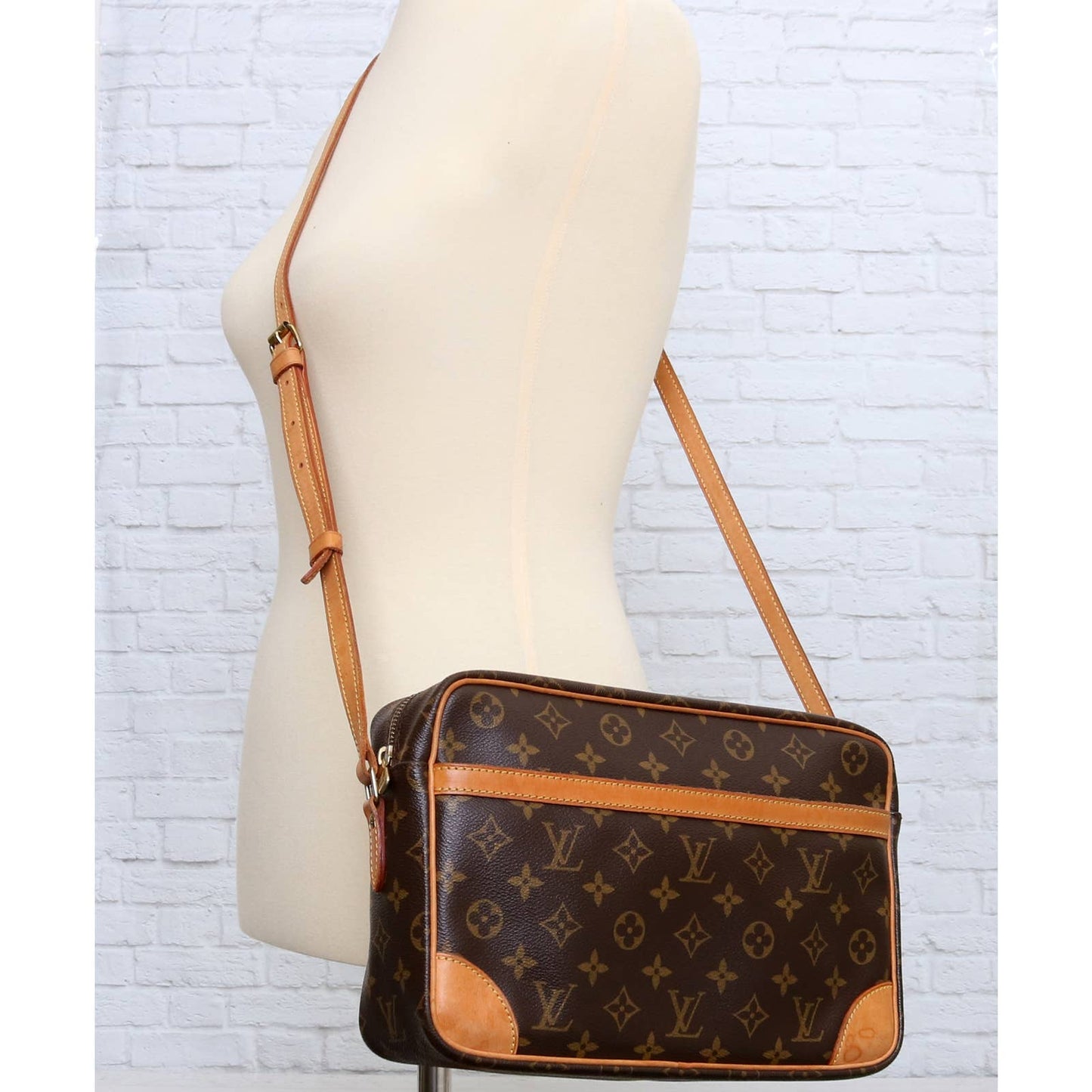 Louis Vuitton Trocadero 30 GM Monogram Crossbody