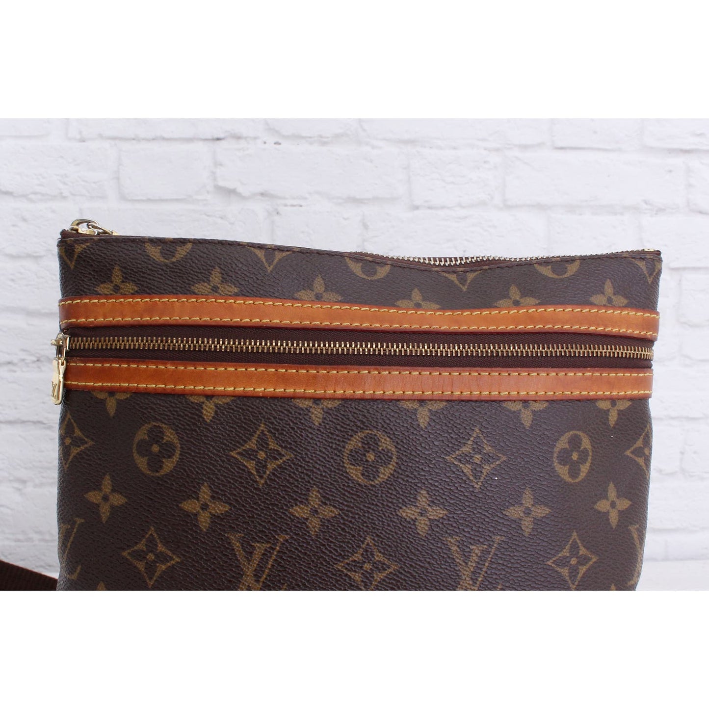 Louis Vuitton Pochette Bosphore Monogram Crossbody Purse Zip Shoulder