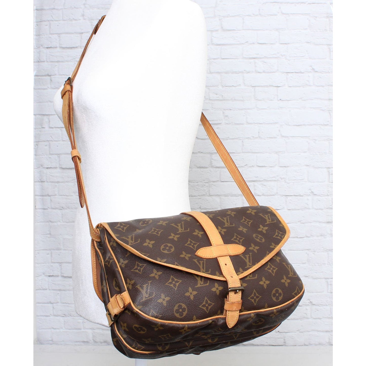 Louis Vuitton Saumur 30 Monogram Crossbody