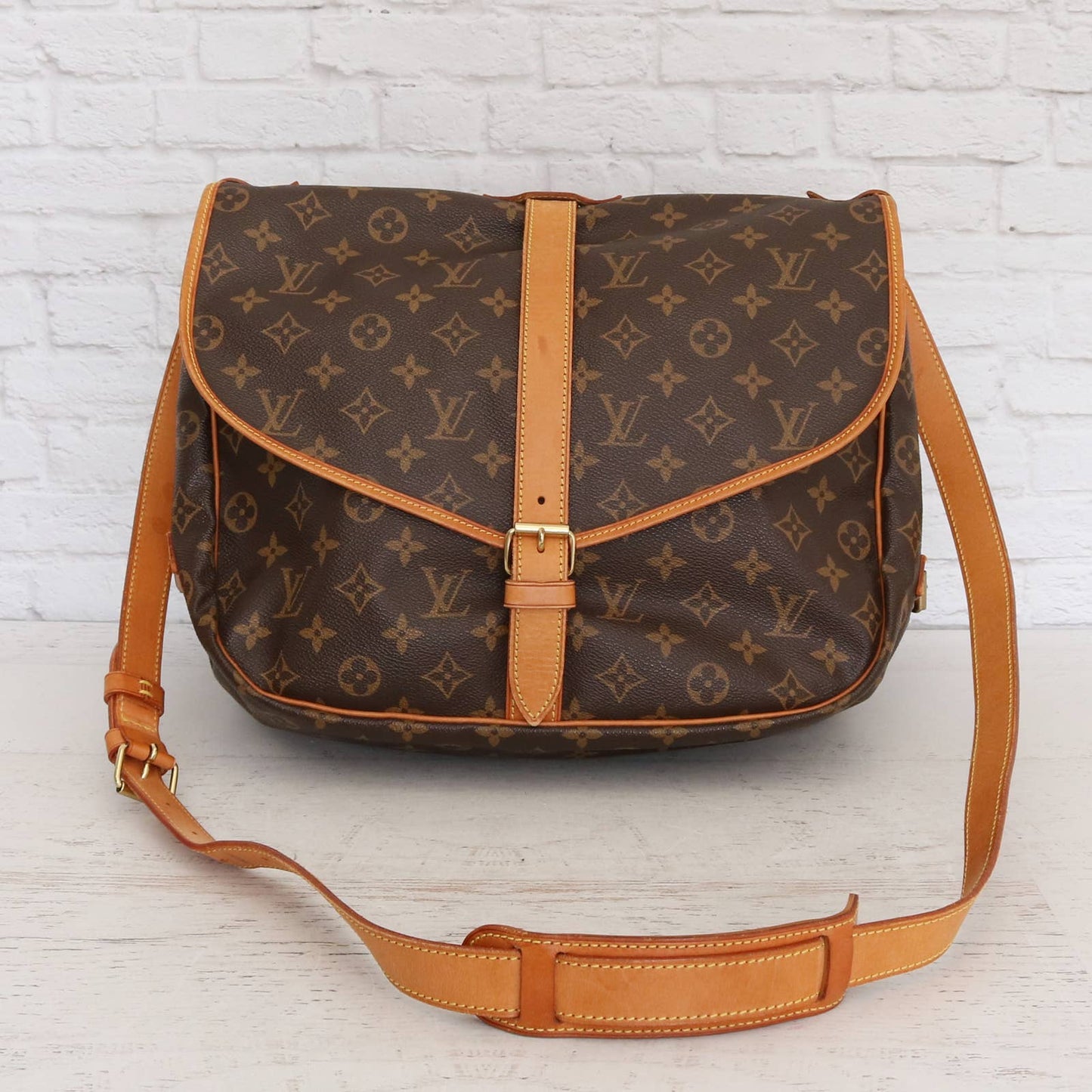 Louis Vuitton Saumur 35 Monogram Crossbody Leather Messenger Shoulder