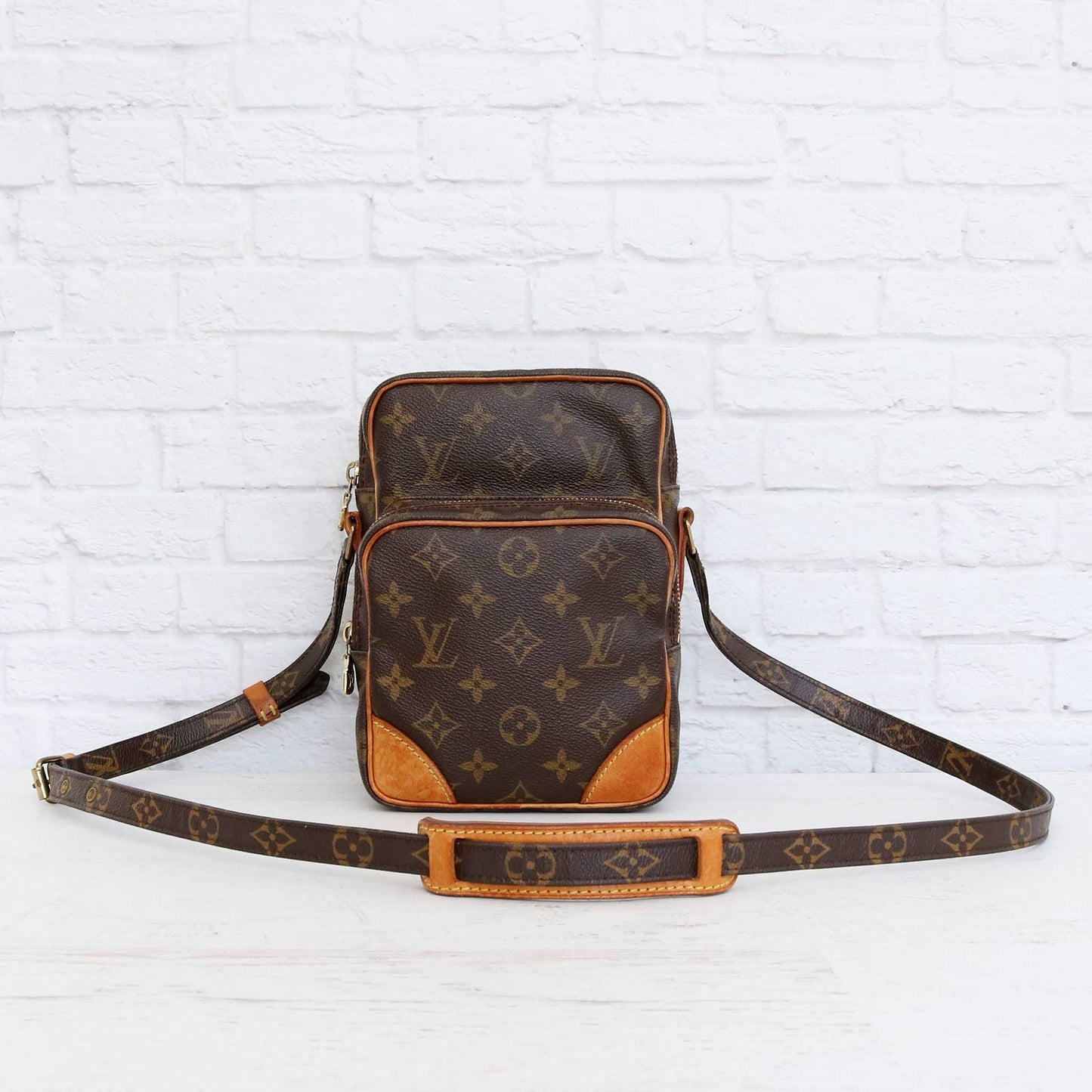 Louis Vuitton Amazon Crossbody Monogram Bag Messenger Purse Leather LV