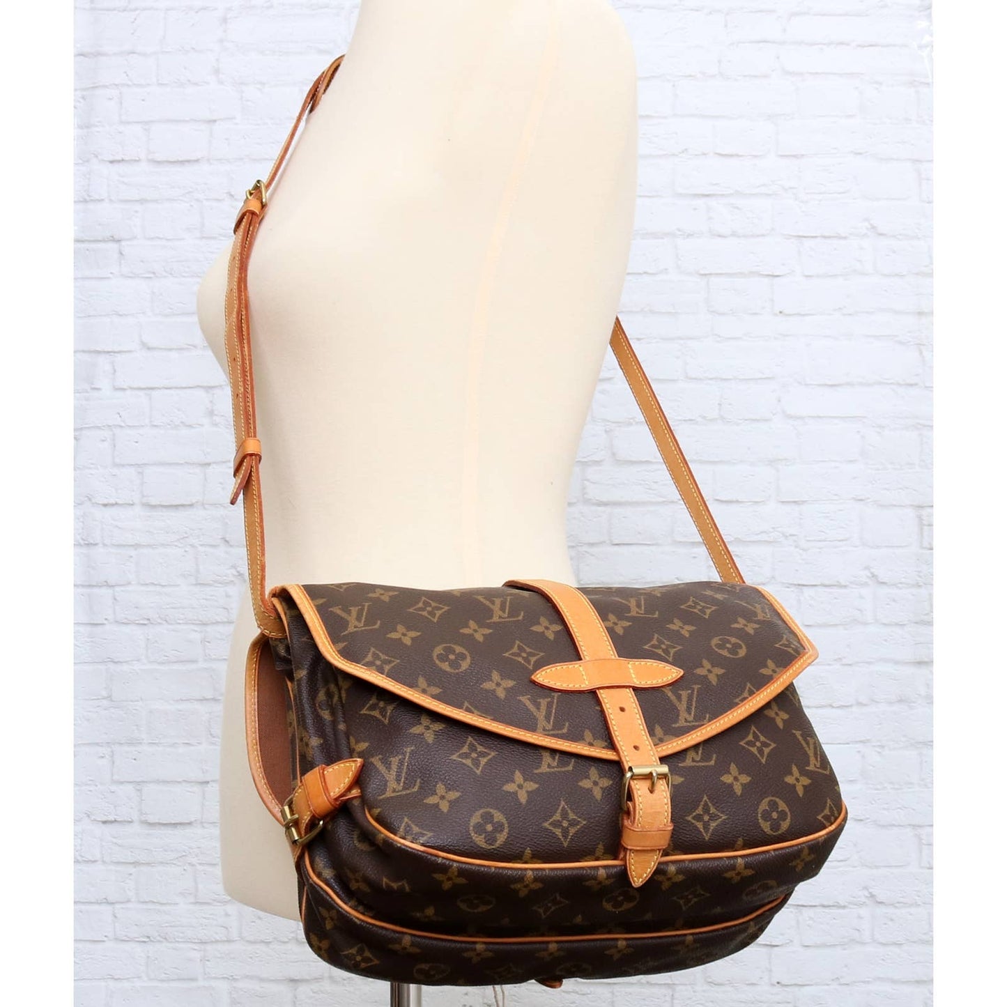 Louis Vuitton Saumur 30 Monogram Crossbody