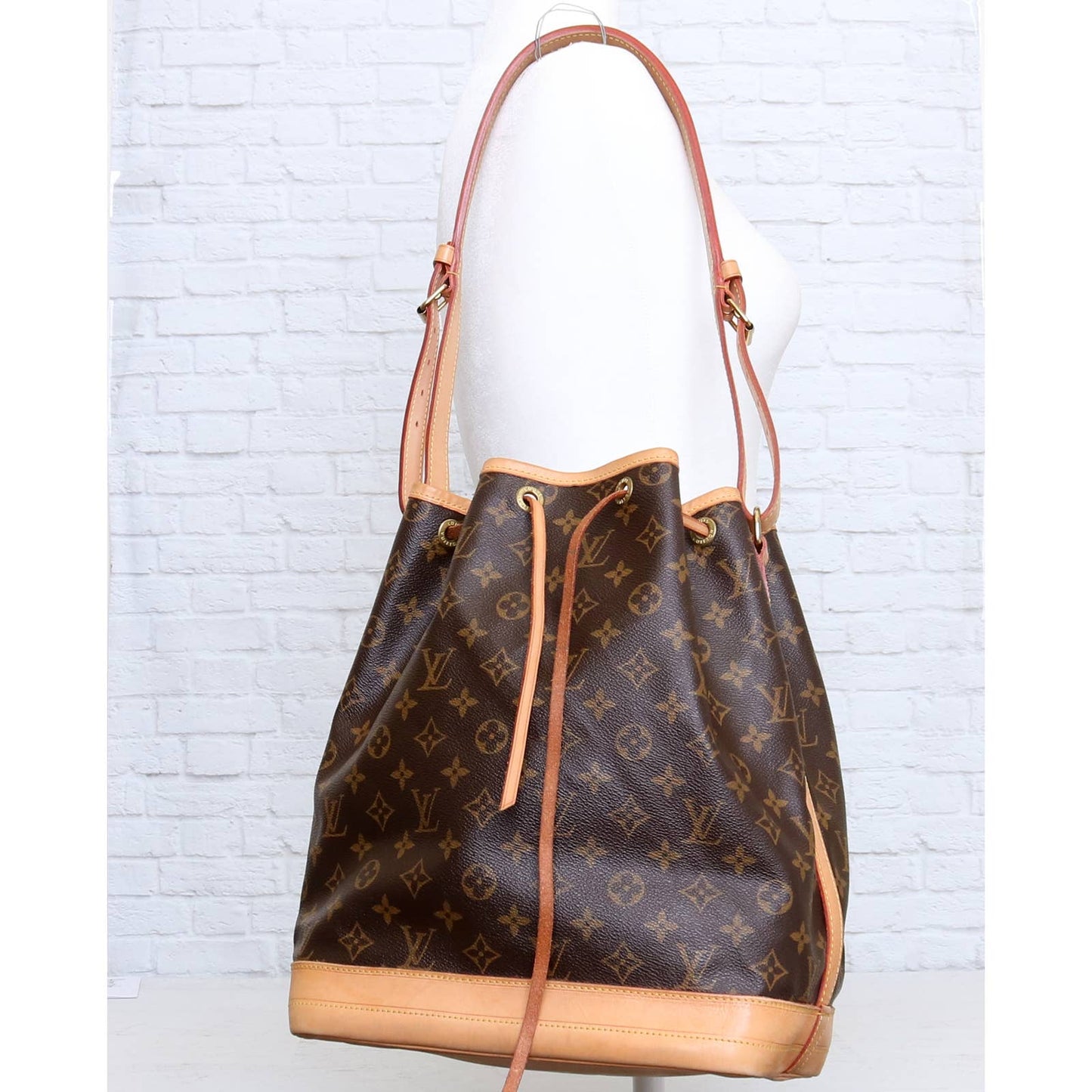 Louis Vuitton Noé Monogram Shoulder Bag Bucket Bag