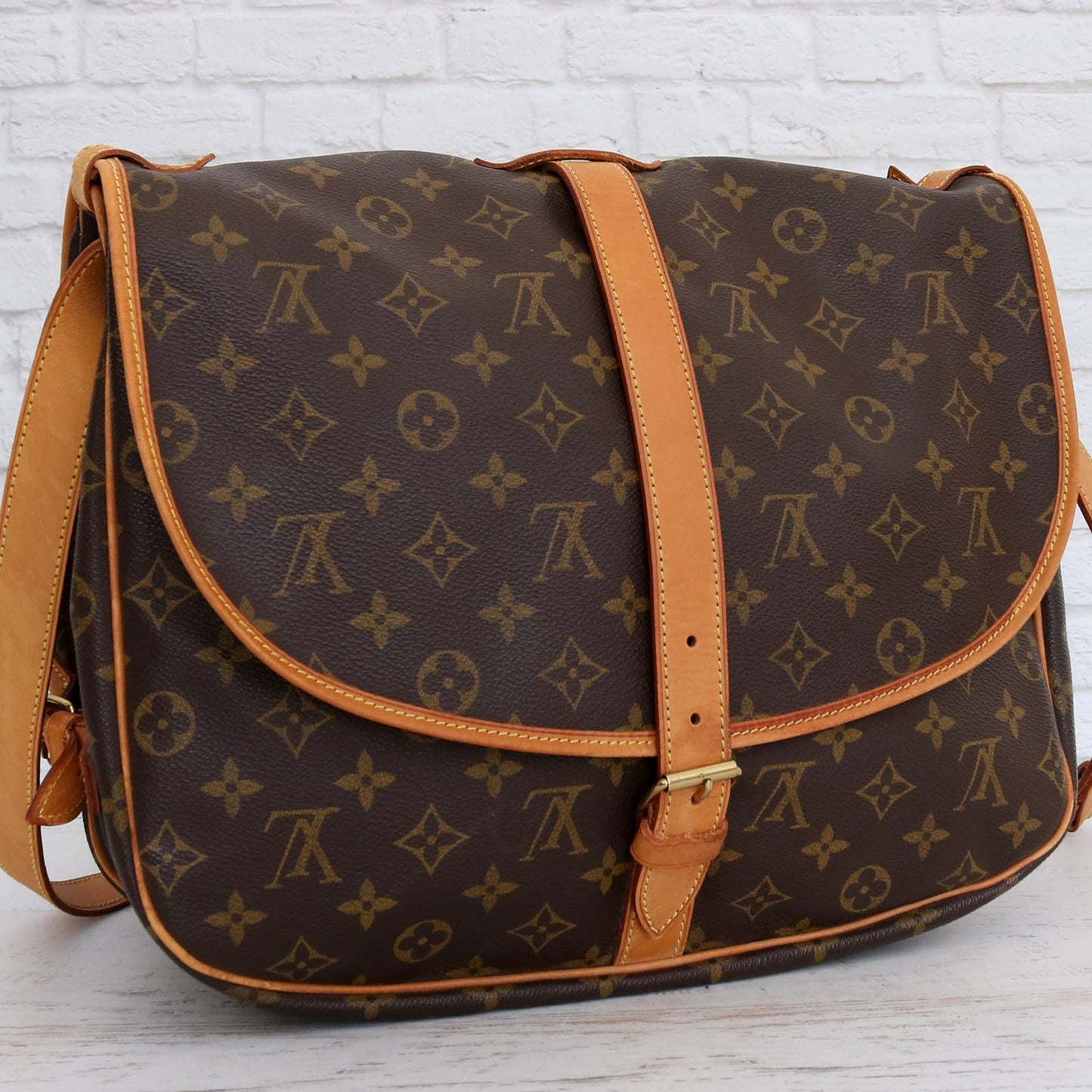 Louis Vuitton Saumur 35 Monogram Crossbody Canvas Messenger Purse Bag