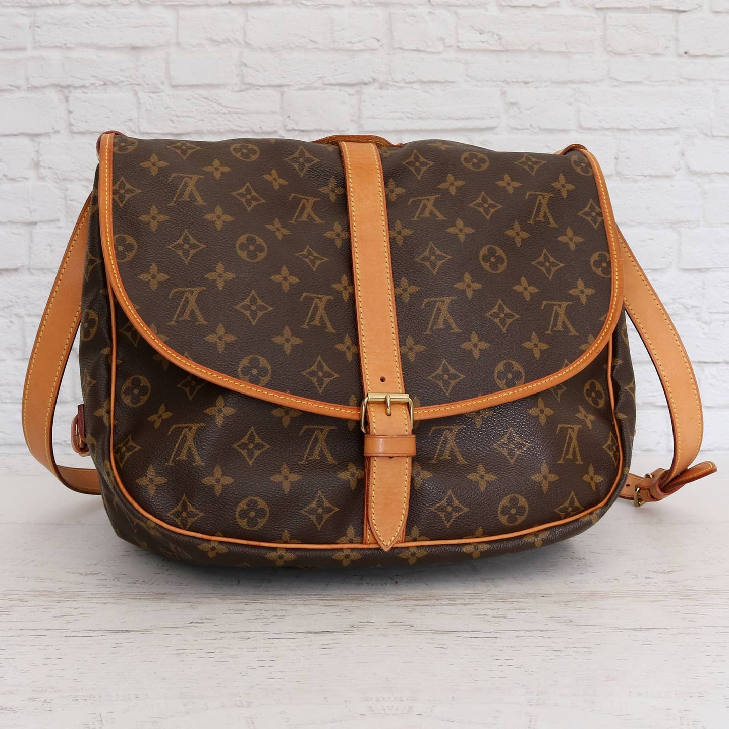 Louis Vuitton Saumur 35 Monogram Crossbody & Shoulder Bag