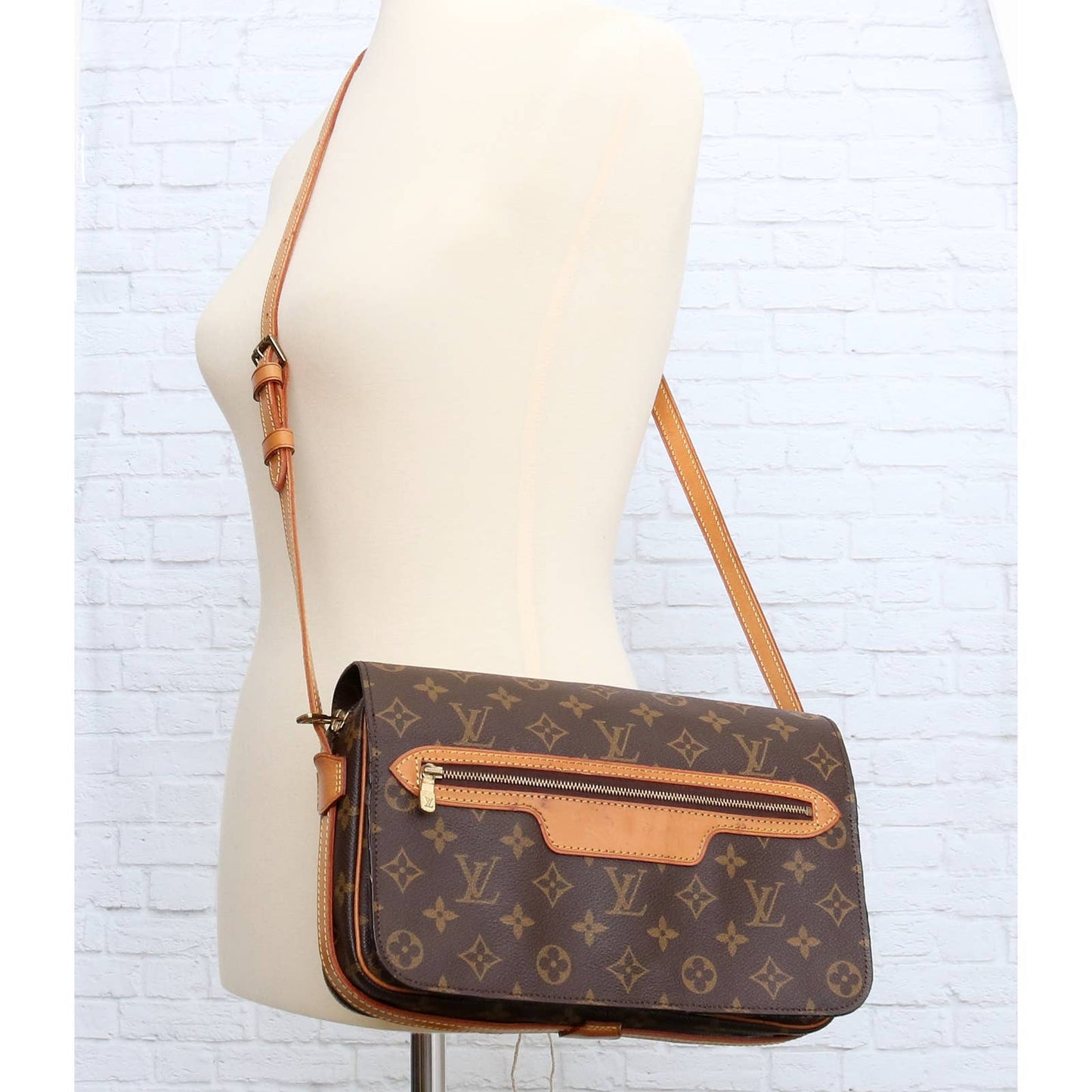 Louis Vuitton Saint Germain 24 Crossbody Shoulder Bag Monogram Leather