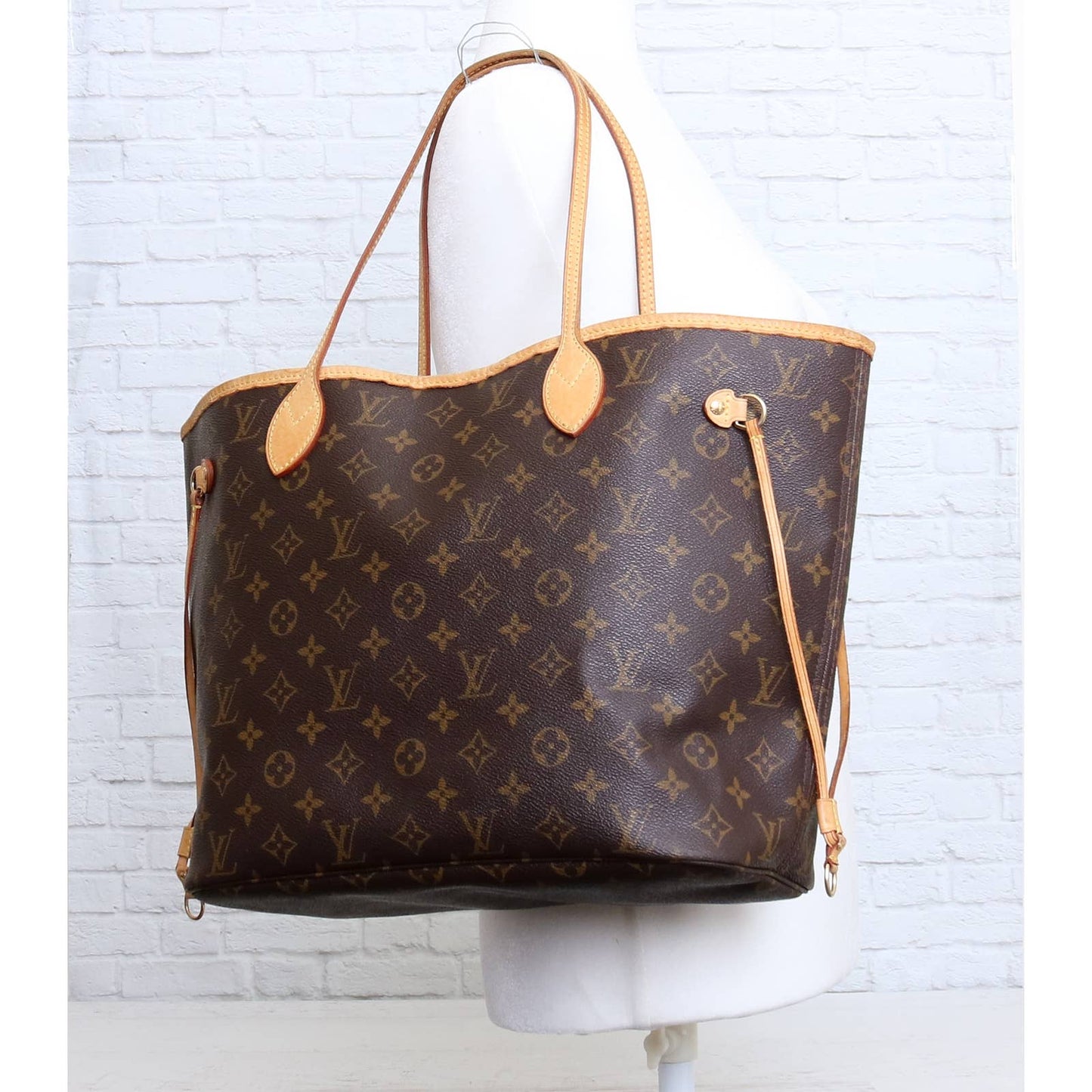 Louis Vuitton Neverfull MM Monogram Tote